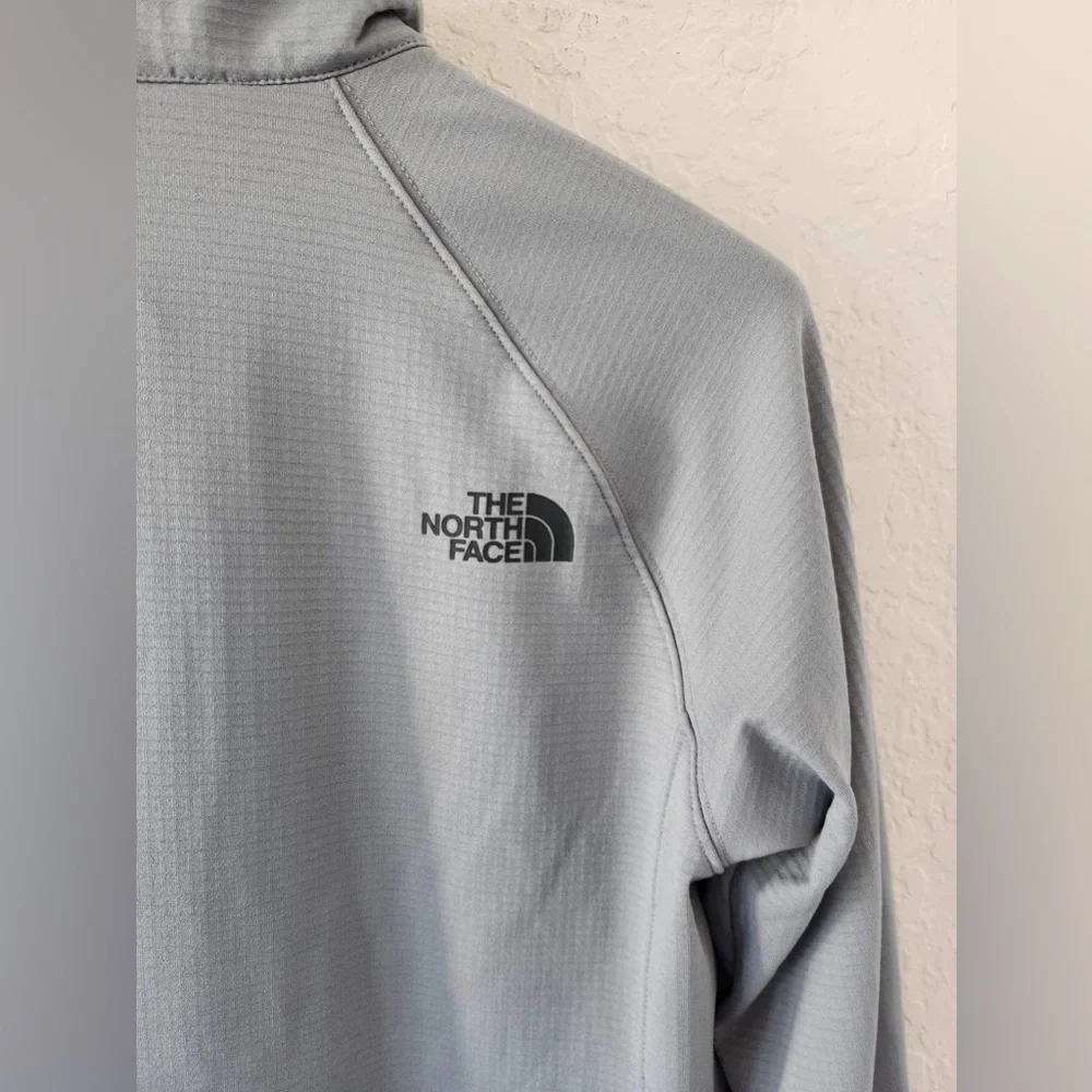 The North Face Gray Pullover Men's‎ Sweater Size Small